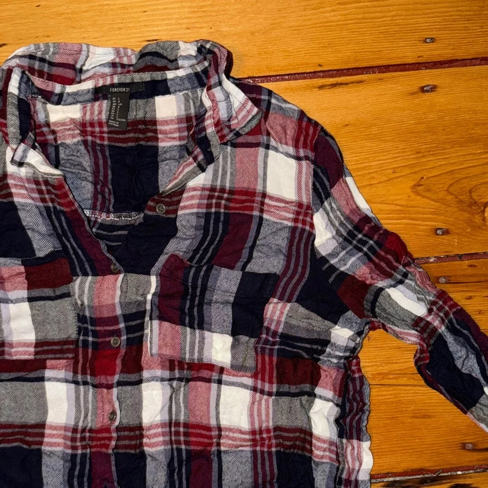 Forever 21 Women’s Plaid Shirt Flannel - Picture 3 of 4
